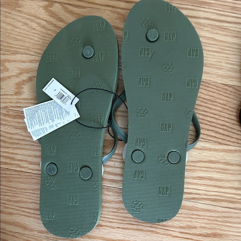 GAP Camouflage and Black Flip Flops - Picture 9 of 14